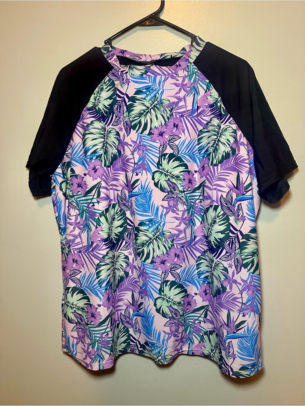 Women’s Plus Size 2XL Tropical Floral Swim Top Rash Guard Short Sleeve NWT